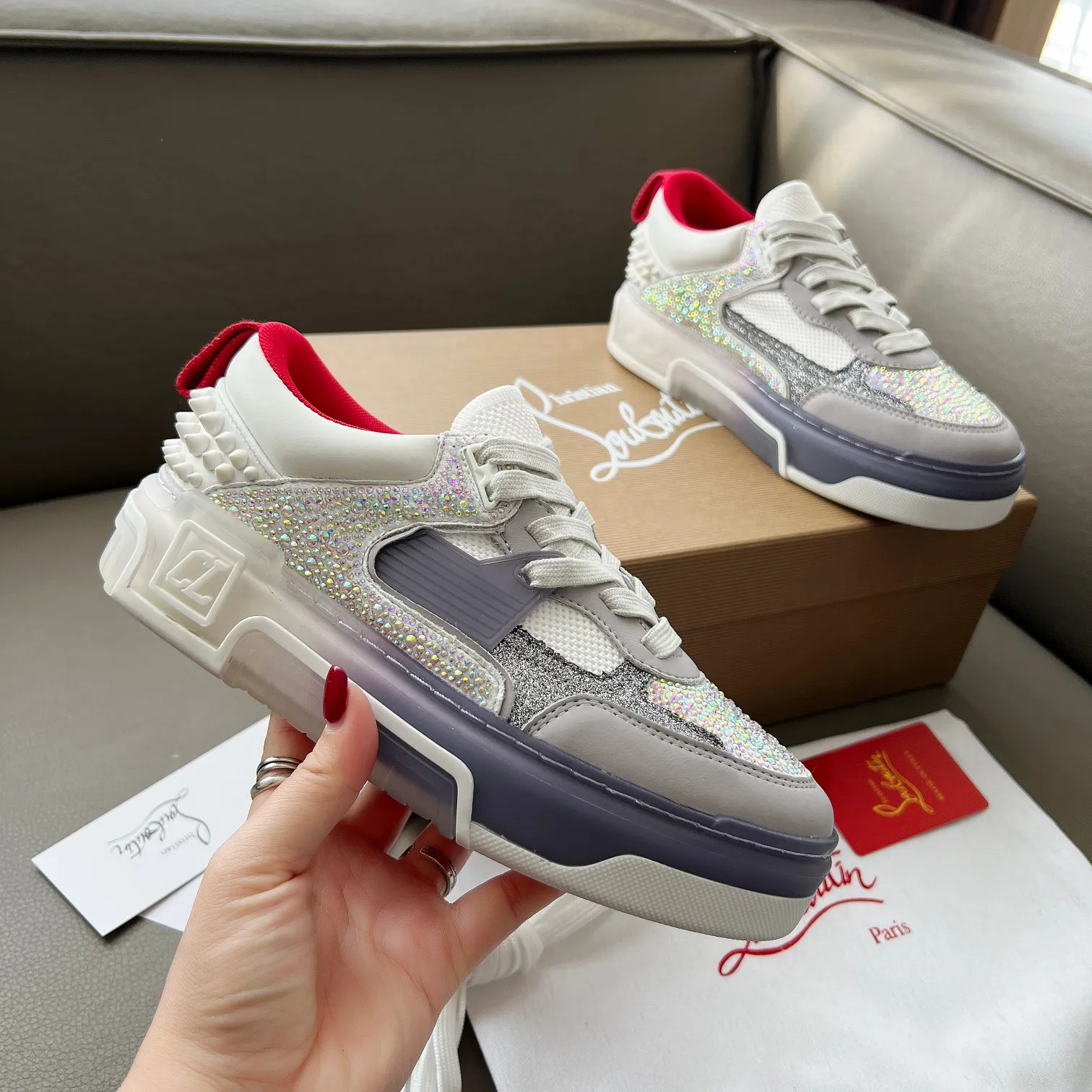 Men's shoes 💰760 🌹🌹🌹̋ Wang Junkai Yang Mi Xu Kai Zhang Jingyi Ding Chengxin Chen Muchi Wang Ziyi Same style Christian Louboutin 2024 [New product] Drill surface ASTROLOUBI lesbian thick-soled sports shoes red-soled shoes perfectly integrate fashion and sports, The fabrics are made of luxurious calfskin, soft suede, smooth satin and laminated leather, and the back is decorated with classic rivets. The interior is blended with a knitted tongue for added durability, breathability and quick-drying comfort. The outsole is made of a combination of EVA foam and imported rubber, and the colorful CL iconic letters on the side of the outsole show the brand's unique style. It is a ceiling-level comfortable skate shoe! ! ! Multiple colors available, currently women’s sizes 35-39 (40 custom made)